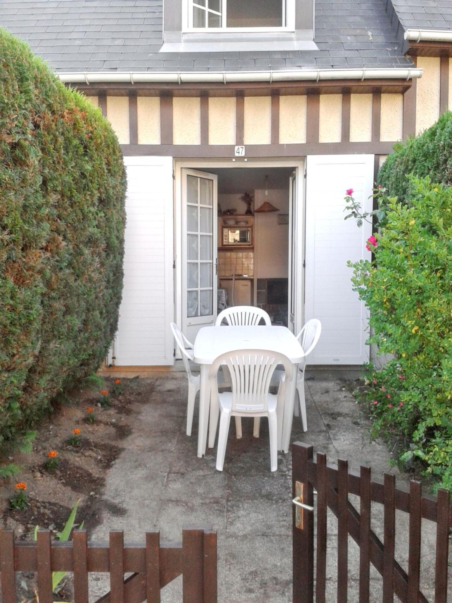 Appartement Charmant A Villers Sur Mer 30 M² Avec Terrasse Exterior foto